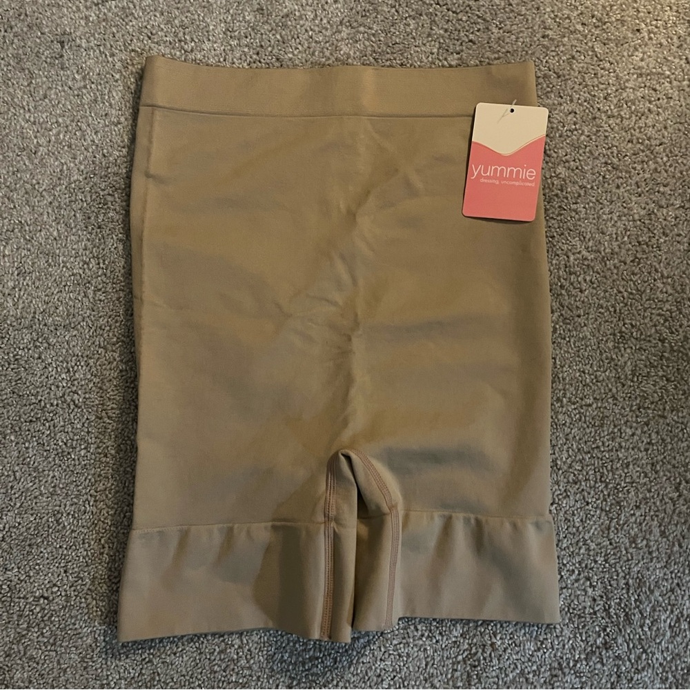 NWT Yummie Seamless High Waist Shaping Short